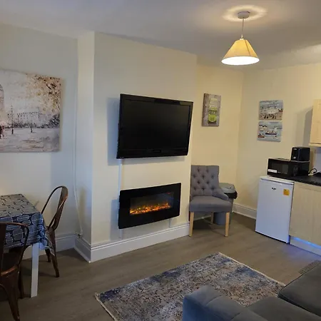 Cute In Historic 12miles From M6 *